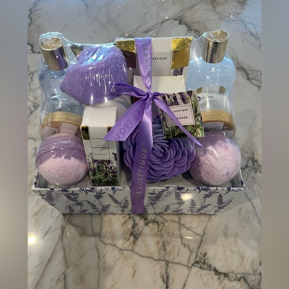 Spa Luxetique Lavender Spa Kit 12 Pcs Lavender Scented Spa Gift Set NEW! - Picture 1 of 6